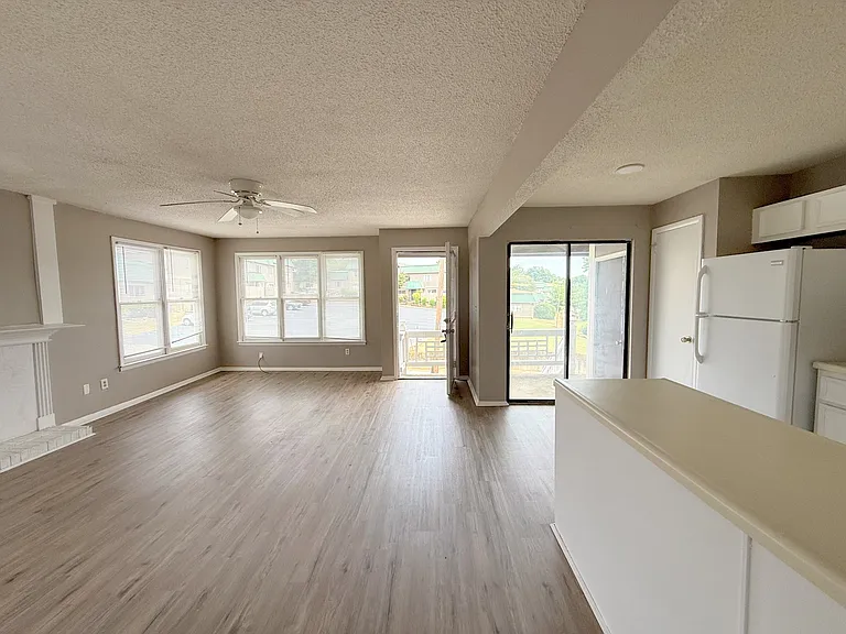 3929 Highridge Dr SW — Photo 3