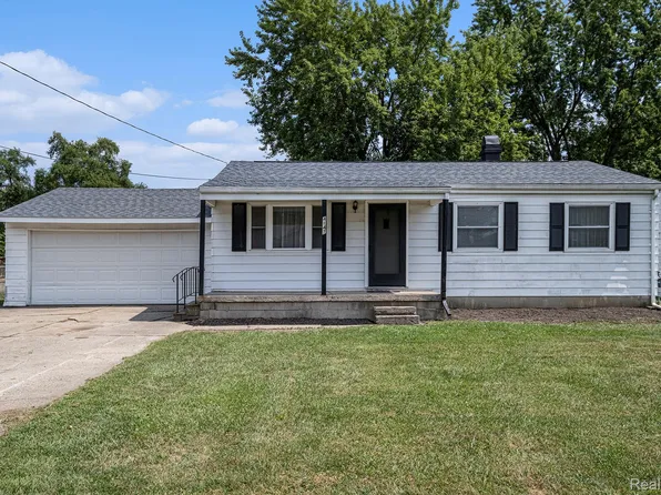 4147 Carmanwood Dr, Flint, MI 48507