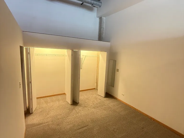 1600 W Adams St #210 — Photo 4