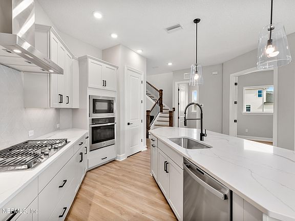 5th image of 141 SEABROOK VILLAGE Avenue