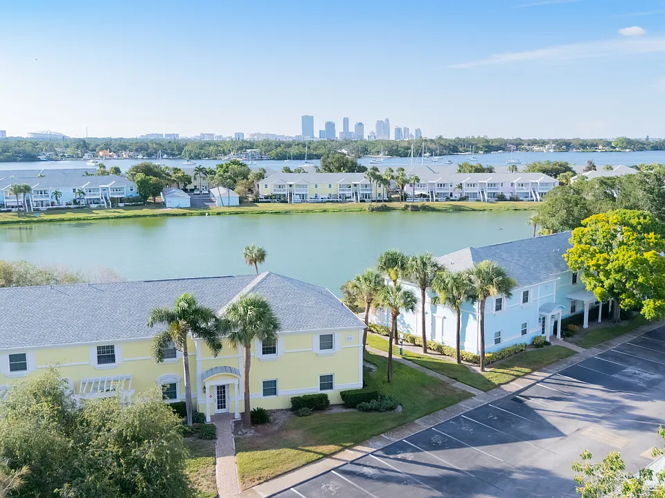 123 Sea Horse Dr SE #D
