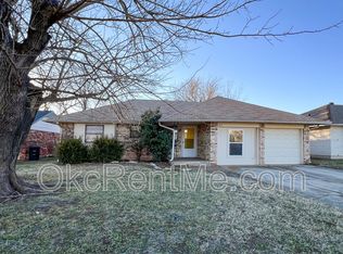911 Highlander Dr, Moore, OK 73160