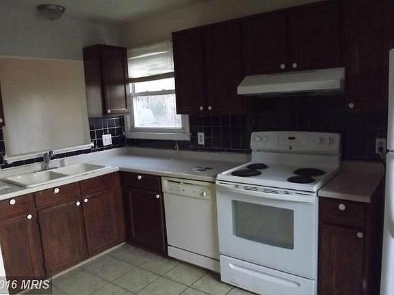 3rd image of 10906 Heatherwood Dr
