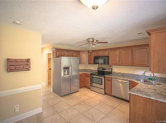 5th image of 9716 Chestnut Glen Ct
