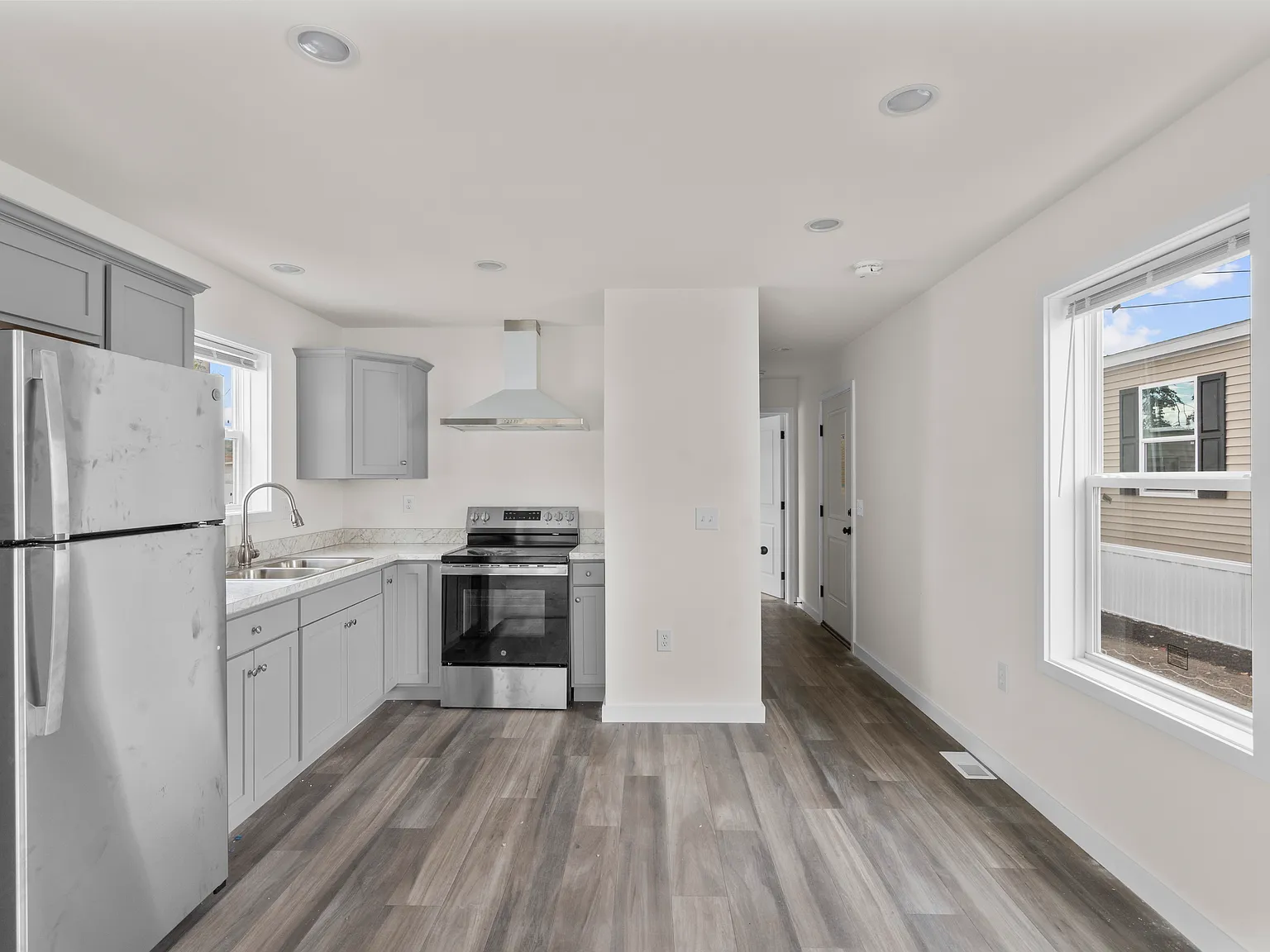 2 bed, 650 sqft, $1,800 — Photo 2