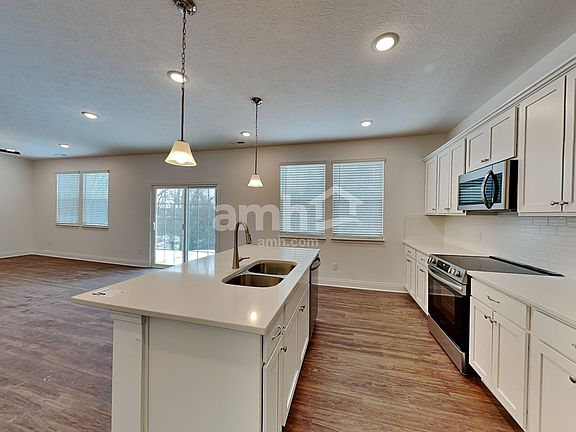 5th image of 872 Castor Ct