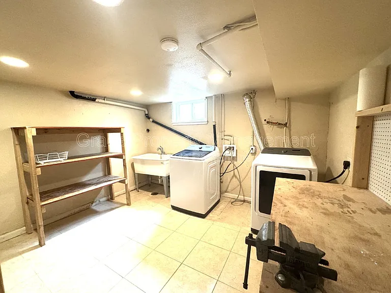 2970 Locust St — Photo 15
