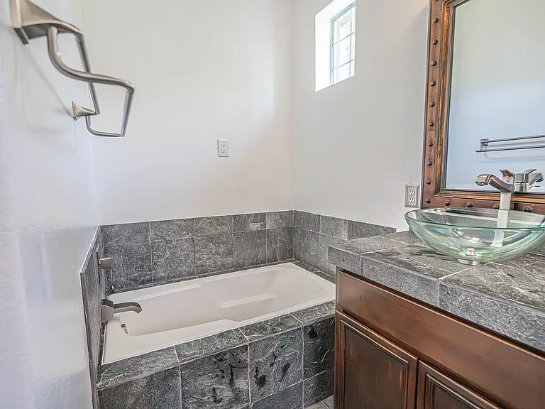 23491 Abbey Glen Pl — Photo 19