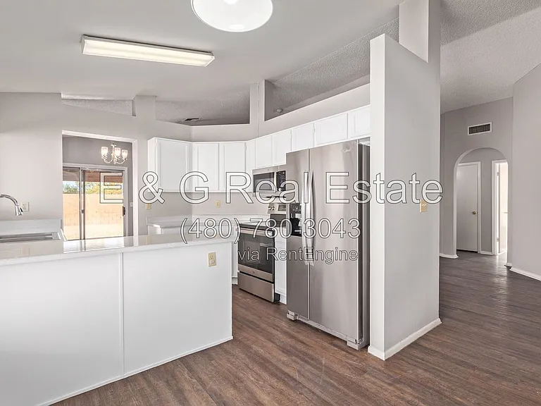 8651 N 107th Dr — Photo 10