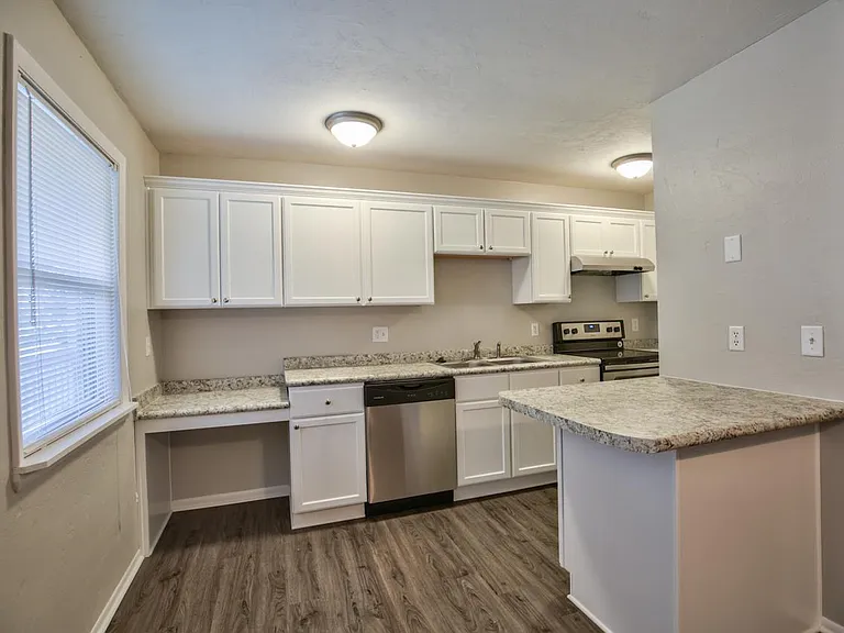 120 Valencia Dr #13 — Photo 9