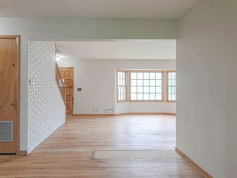 8209 Hillside Dr — Photo 11