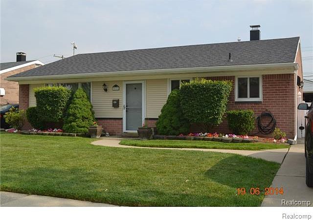 1st image of 30721 Mackenzie Dr