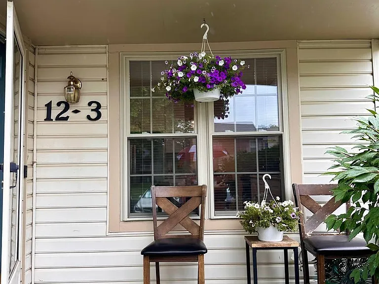 12 Stuart Dr #3 — Photo 3