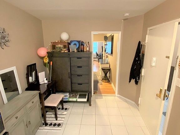 3rd image of 2338 38th St APT 2R
