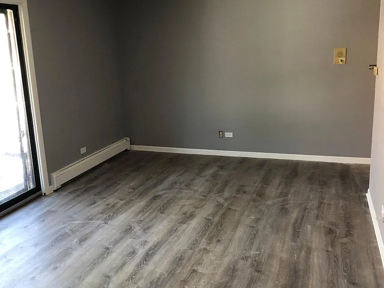 1441 Carriage Ln #4 — Photo 3