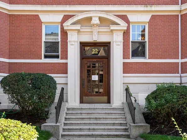 22-22 Garrison Rd #A, Brookline, MA 02445
