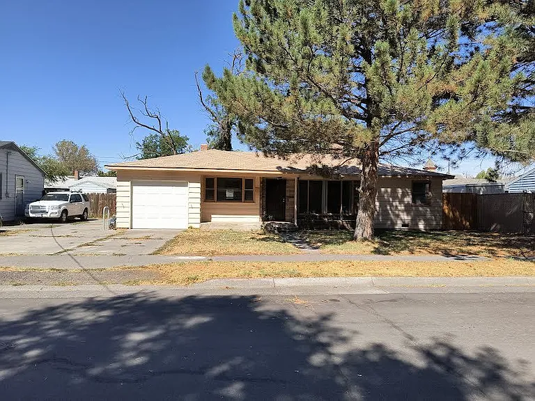 710 W Pine Ave — Photo 1