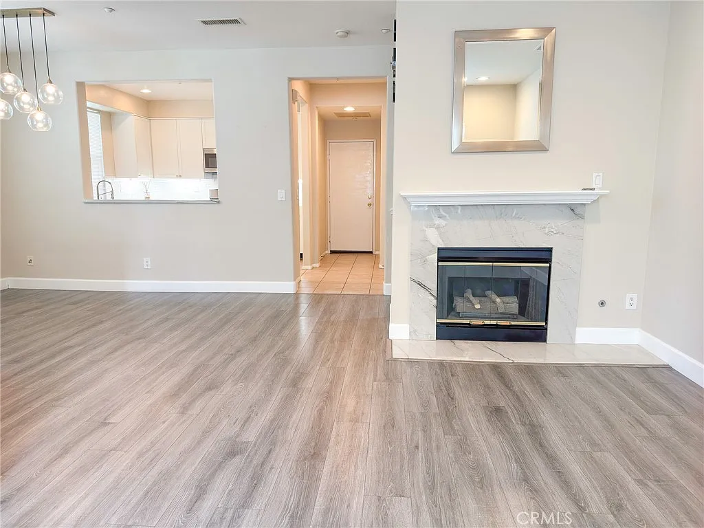 3 bed, 2.5 bath, 1698 sqft, $4,200 — Photo 4