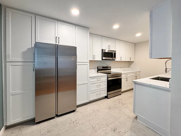 1907 Robinson Ave #106 — Photo 5