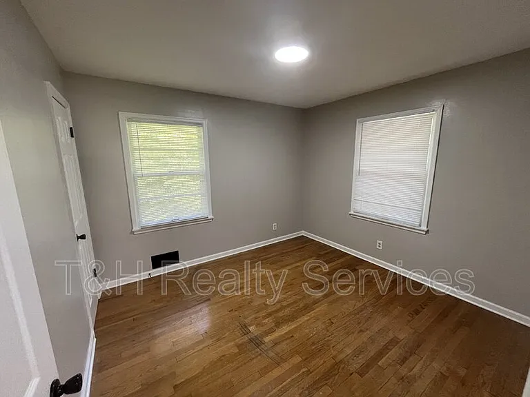 2700 W 11th St — Photo 12