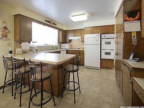 4th image of 624 S Camarilla Cir