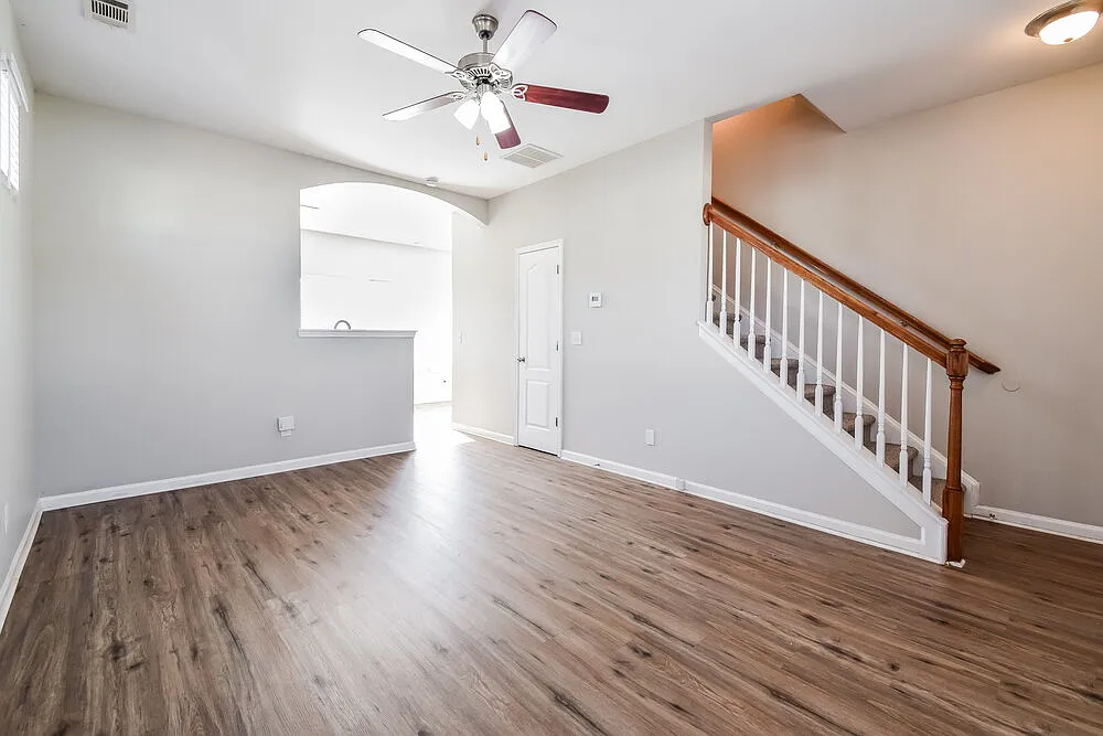 3 bed, 2.5 bath, 1360 sqft, $1,890 — Photo 4