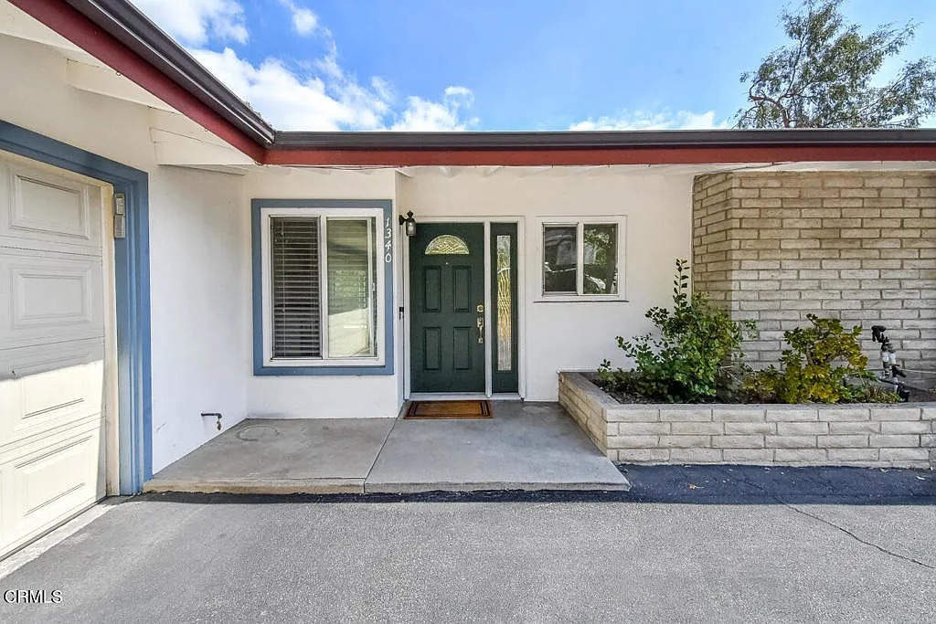 3 bed, 2.0 bath, 1636 sqft, $5,800 — Photo 3
