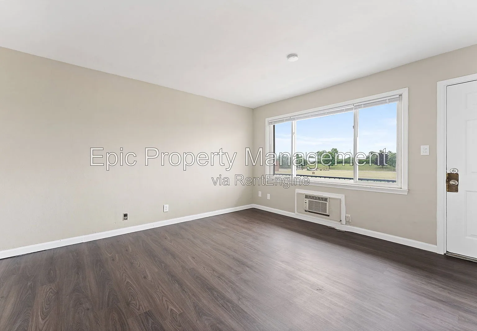 Studio, 1.0 bath, $895 — Photo 4