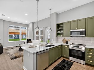 43300 Mossimo Sq #1-215, Chantilly, VA 20152