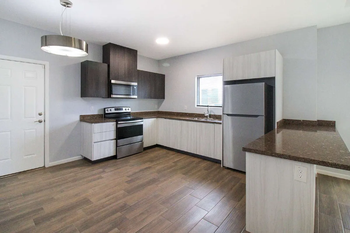 Building Photo - 3601 Fuerte Ave #1