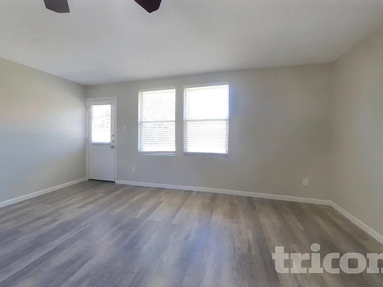 3916 Golden Horn Ln — Photo 2