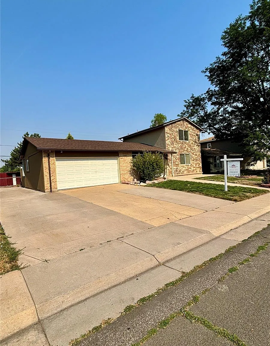 4 bed, 2.0 bath, 1848 sqft, $3,245 — Photo 3
