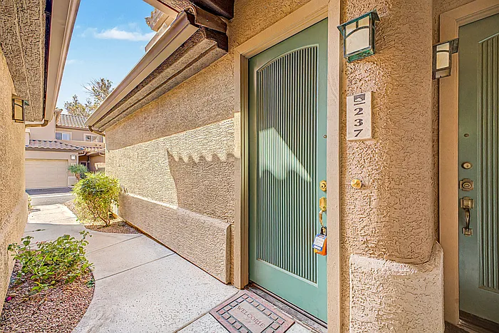 2 bed, 2.0 bath, 1299 sqft, $1,900 — Photo 4