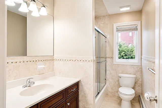 3 bed, 2.5 bath, 3000 sqft, $1,600 — Photo 4