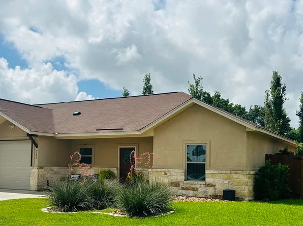 231 Navarro Xing #7B, Seguin, TX 78155