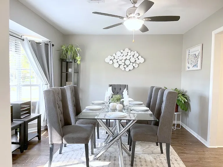 719 Park Knoll Ln — Photo 18