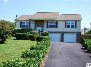 1586 Jasmine Trl, Sevierville, TN 37862