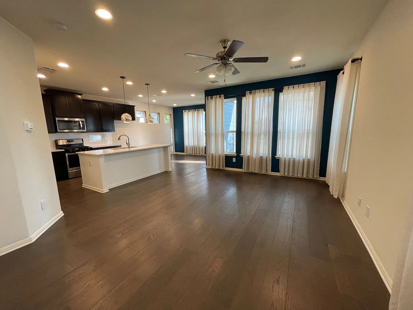 Beautifully Maintained Plum Creek Home in Gated Section! — Photo 4