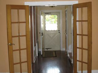 180 Sutton Manor Rd, New Rochelle, NY 10801