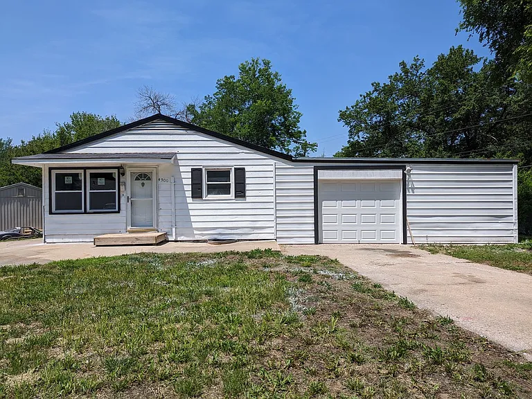 4300 Laurel Ave — Photo 1