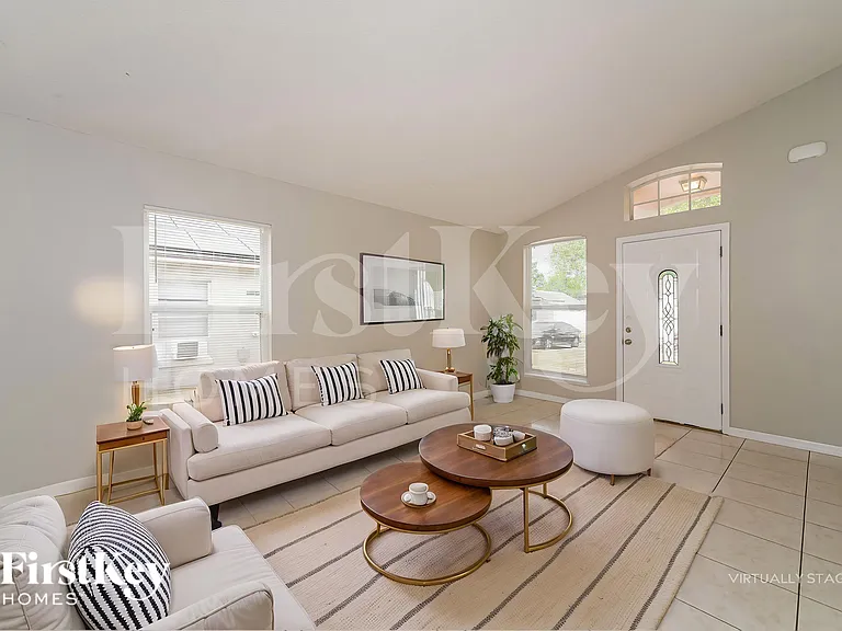 440 Breezeway Dr — Photo 5