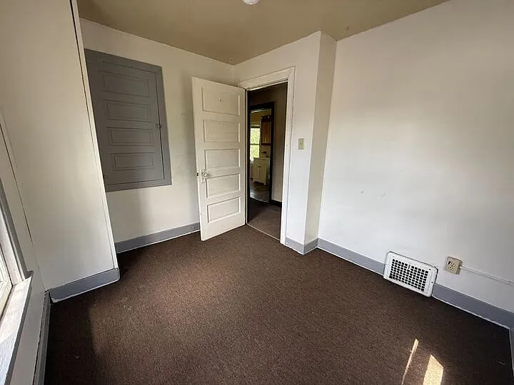 504 Belden Ave NE — Photo 10