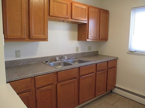 3rd image of 1668 Crest Hill Ave