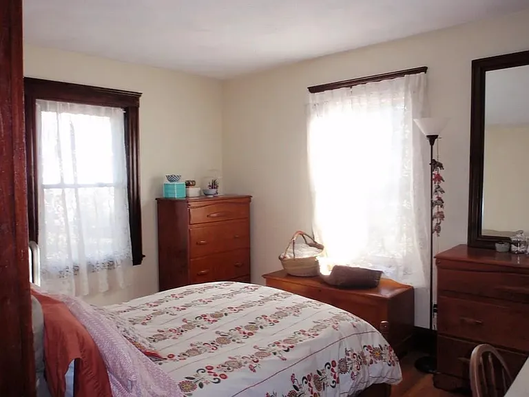 94 Bourne St #1 — Photo 10