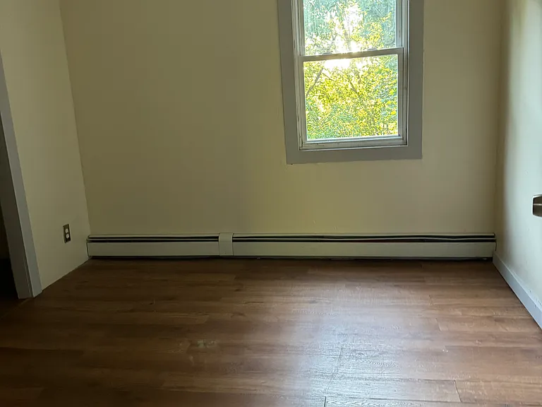 86 Maple St — Photo 5