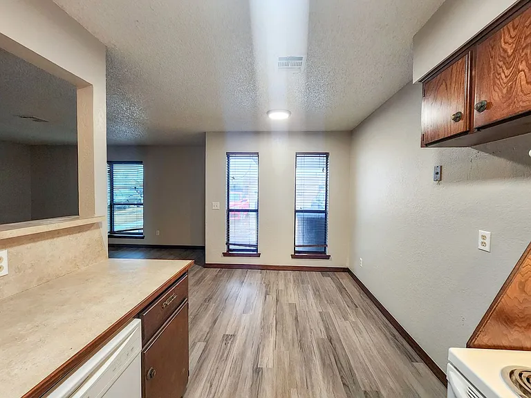 4104 N Market Ave — Photo 9