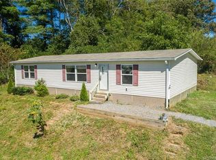 412 Village Rd, Fairview, NC 28730