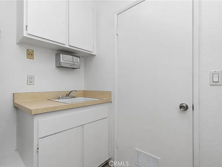 3876 Howard Ave #7 — Photo 4