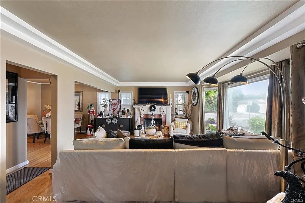 4 bed, 1760 sqft, $5,295 — Photo 4
