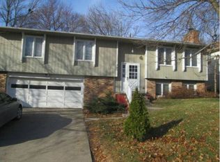 711 Wheaton Rd, Iowa City, IA 52246